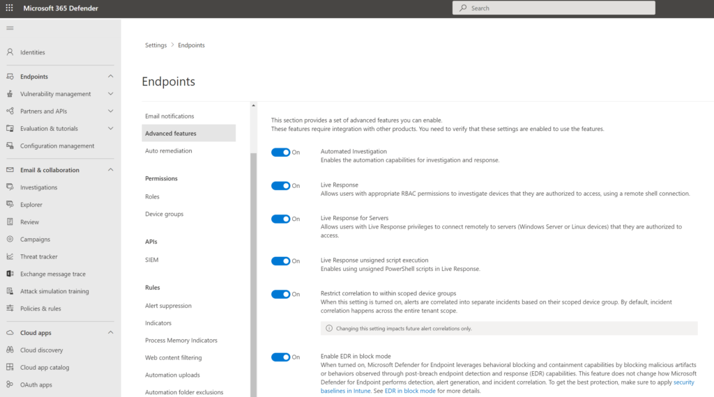 Die Seite „Advanced features" im Microsoft 365 Defender-Portal mit den ein- und ausschaltbaren Optionen
