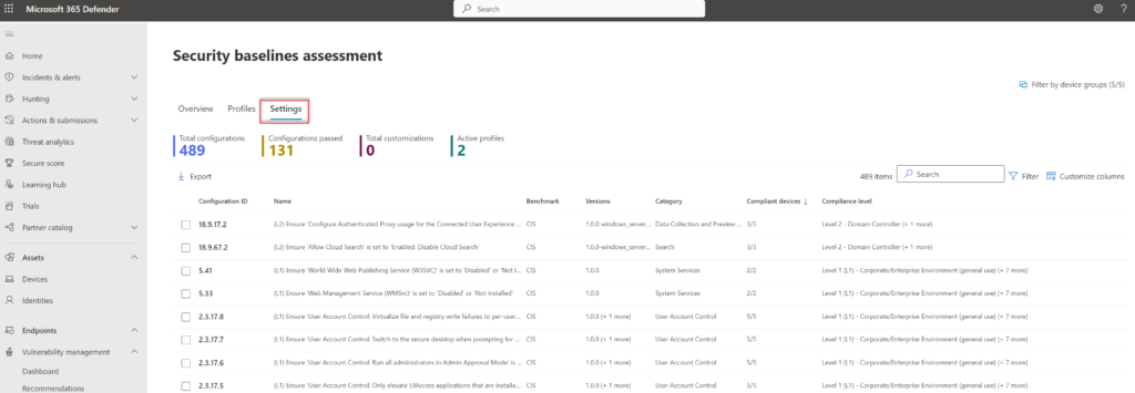 Settings-Tab der Baseline-Bewertung mit Detailliste aller Konfigurationen inklusive Compliance-Werten und Filter